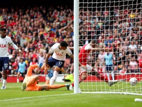 "Gabriel Jesus quá linh hoạt"