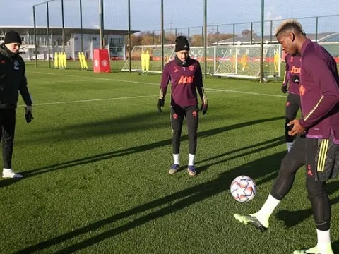 3 cái tên trở lại, lộ thái độ của Cavani trên sân tập Man Utd
