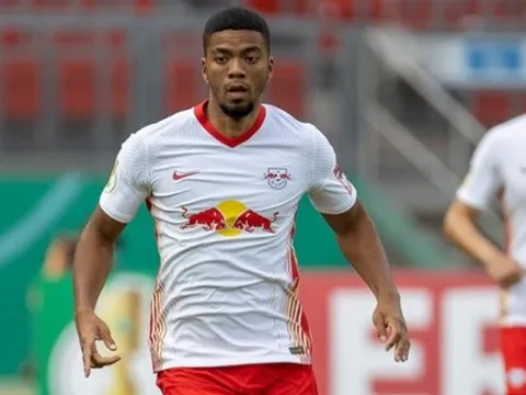 3 chữ ký chất lượng cho Chelsea bên hành lang phải