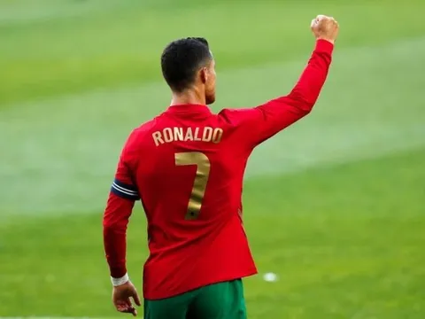 3 cuộc điện thoại và điệp vụ bí mật, Man Utd đã thâu tóm Ronaldo