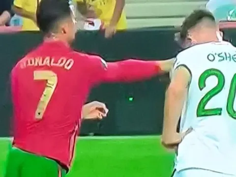 3 điều có thể bỏ lỡ trận BĐN 2-1 Ireland: Ronaldo bực tức tát đối thủ; Đẳng cấp siêu sao