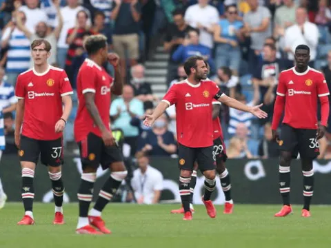 3 điều Man Utd cần làm sau trận thua sốc trước QPR