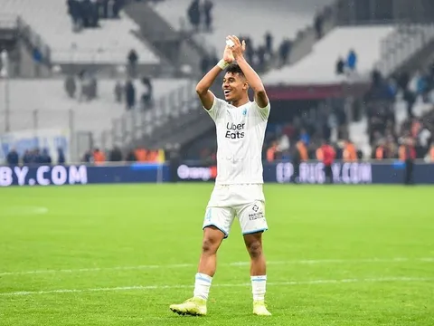 3 tiền vệ Man Utd nên hỏi mua trước ngày cuối chuyển nhượng