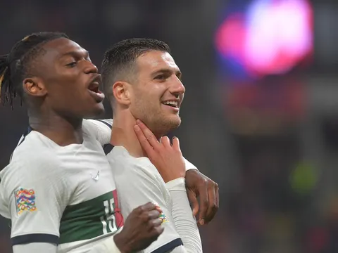 Romano cập nhật vụ Diogo Dalot tới Barcelona