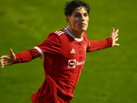 Niềm tự hào Carrington có cơ hội khoác chung màu áo với Messi