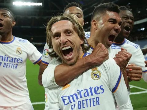 Casemiro cập bến M.U, Modric phá vỡ im lặng