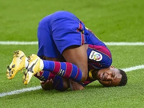 XONG! Chiến thắng đậm, Barcelona nhận tin sốc từ thần đồng 18 tuổi