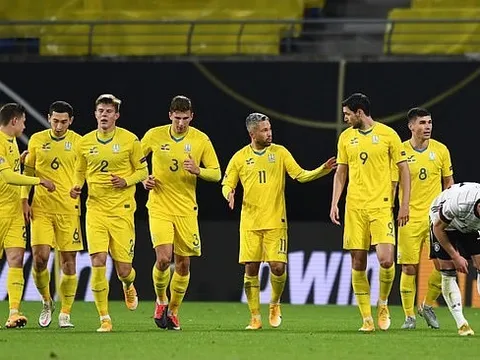 Yaremchuk thề chiến đấu cho Ukraine trên sân cỏ