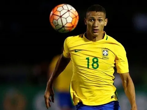 Bị yêu cầu dự đoán về 2 kình địch, sao Everton ''vướng như gà mắc tóc''