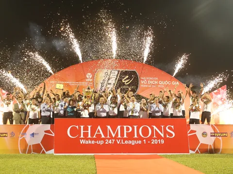 Hà Nội FC đăng quang ngôi vương đầy cảm xúc tại sân Cửa Ông