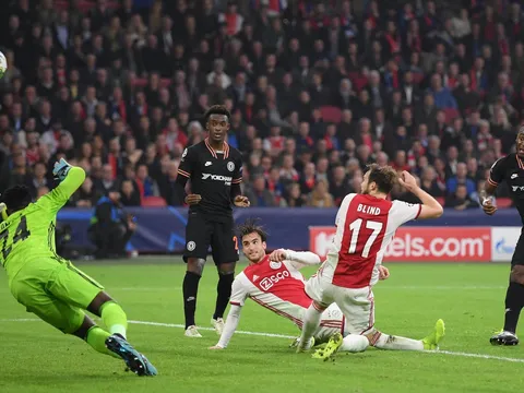 Khi "Batman" thích làm điều khó và... hài hước