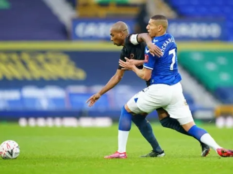 Thay Cavani, Man Utd tranh học trò Lampard với Real và Barca