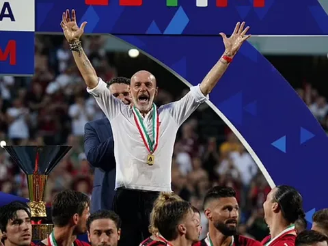 HLV Milan bị cướp huy chương vô địch Serie A