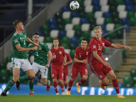 Mourinho xem Roma thi đấu từ trong "nhà tù"