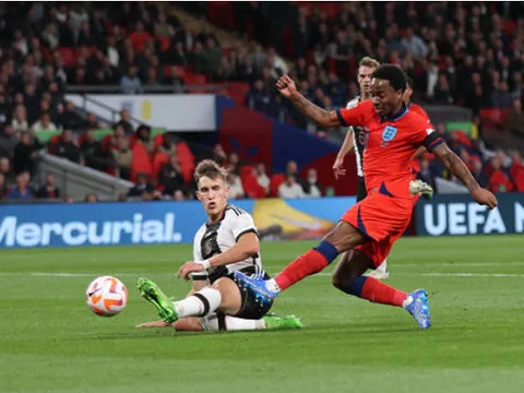 Cơn lốc của Arsenal sẽ đẩy Sterling lên ghế dự bị