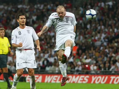 Wayne Rooney và Frank Lampard cùng nhắm đến chiếc ghế trống ở Everton