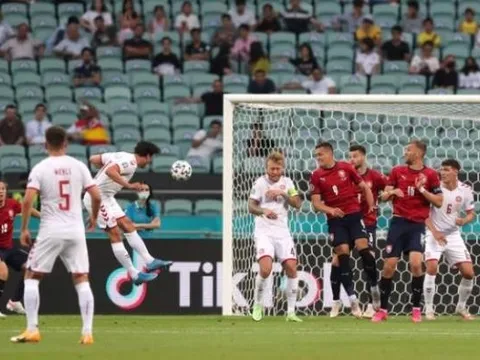 '4 cầu thủ Czech tự kèm lẫn nhau'