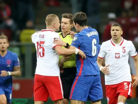 4 điều có thể bạn bỏ lỡ trận Ba Lan 1-1 Anh: Hỗn chiến; Kỷ lục của Kane