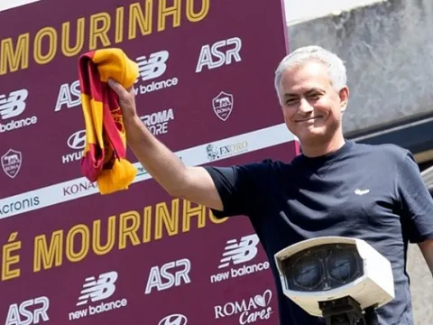 4 ngôi sao ở gần cánh cửa rời khỏi Emirates: Khao khát của Mourinho