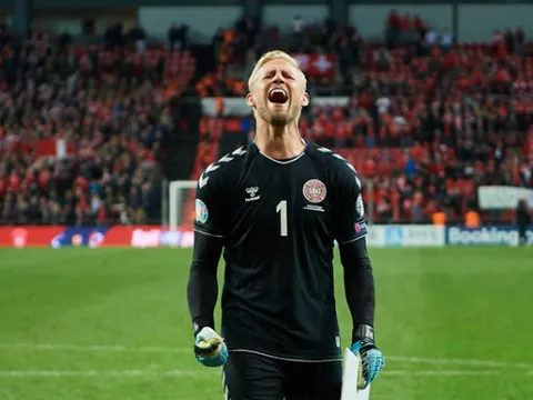 4 pha cản phá như 'siêu nhân', Kasper Schmeichel thay đổi số phận Đan Mạch ở vòng loại