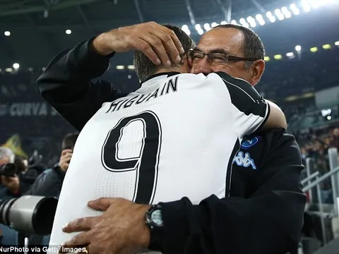 Thắng chật vật, Sarri nhớ 'trung phong thực sự duy nhất' của Juventus