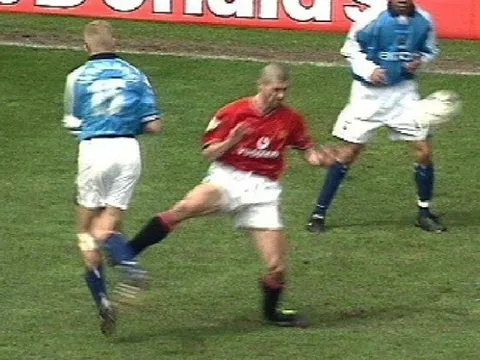 5 ca chấn thương chấm dứt sự nghiệp cầu thủ: Huyền thoại M.U nôn mửa vì quá kinh tởm