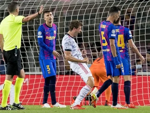 5 điểm nhấn Barca 0-3 Bayern: Out trình đẳng cấp; Cái tát cho Koeman
