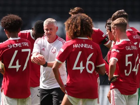 5 điểm nhấn Derby 1-2 Man Utd: Tân binh tỏa sáng, Sancho hãy coi chừng