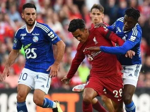 5 điểm nhấn Liverpool 0-3 Strasbourg: Phòng ngự thảm họa; Khác biệt thể chất