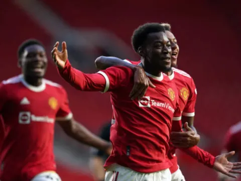 5 điểm nhấn Man Utd 2-2 Brentford: Ngày của siêu phẩm; Dalot hết cơ hội