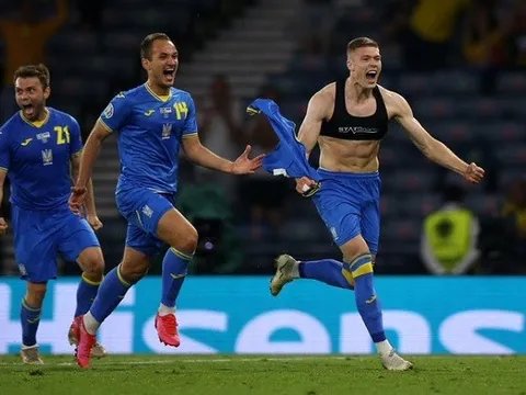 5 điểm nhấn Thụy Điển 1-2 Ukraine: Phút bù giờ điên rồ; dấu ấn Shevchenko