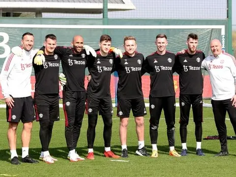 5 điểm nhấn từ buổi tập của M.U: Gương mặt mới chói sáng; Thủ môn vừa giải nghệ làm HLV