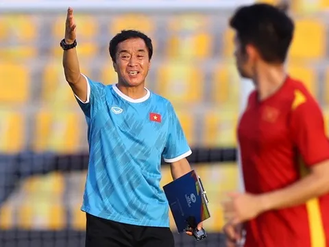 5 điểm nhấn UAE 3-2 Việt Nam: Trợ lý Lee xuất chiêu; Kép phụ tỏa sáng