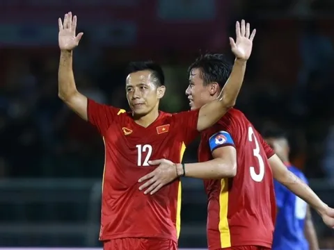 5 điểm nhấn Việt Nam 3-0 Ấn Độ: Văn Toàn "giải cơn khát", Văn Quyết quá già giơ