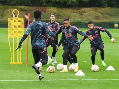 5 điều rút ra từ buổi tập của Arsenal: Bất ngờ Zinchenko; Thái độ của Saka và Saliba