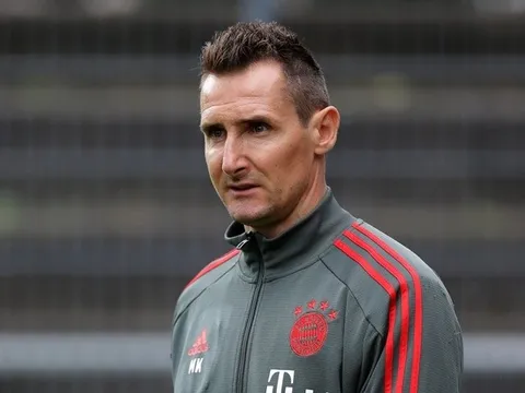 Huyền thoại Miroslav Klose bắt đầu sự nghiệp cầm quân
