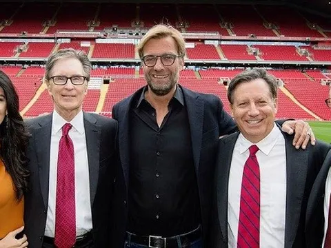 'FSG out' - Phong trào thiển cận của fan Liverpool