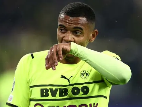 Man Utd ra lời đề nghị cho trung vệ 30 triệu Dortmund