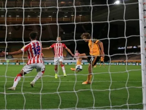 Giáo viên cũ "bốc phốt" Saka trên sóng truyền hình