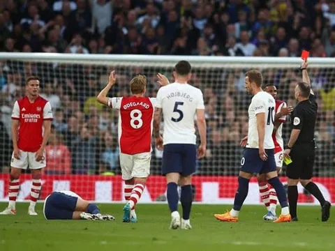 Jamie Redknapp đánh giá cuộc đua top 4 giữa Arsenal và Tottenham