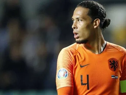 Van Dijk phá vỡ im lặng trong lần tái xuất ĐTQG