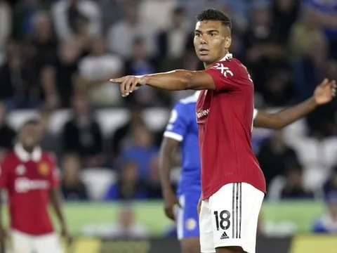 "Cậu ấy là đá tảng của Man Utd, chữ ký kỳ lạ"