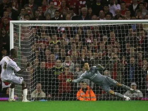 Ngày này năm xưa: Liverpool bị đội bóng hạng tư loại khỏi League Cup