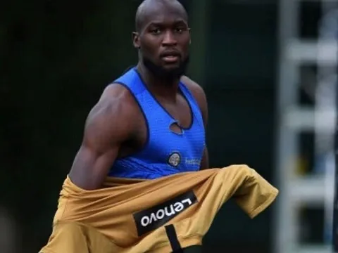 Lukaku khoe sức mạnh thể chất đáng kinh ngạc năm 15 tuổi