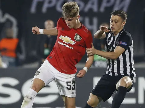 Martial ghi bàn, nhưng có một người được tung hô như Philipp Lahm