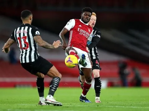 Thomas Partey hé lộ "bí quyết" giúp Arsenal ngược dòng ngoạn mục trước West Ham