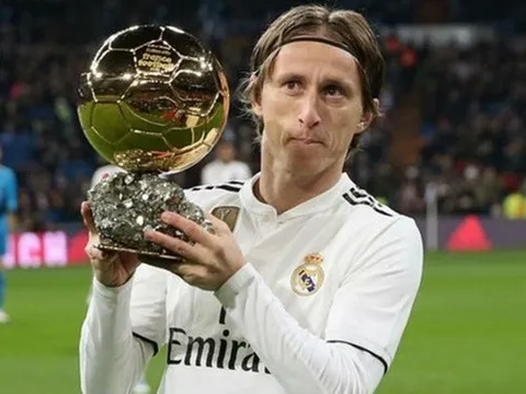 Ronaldo tiếp tục hành động nông nổi, Pirlo đưa ra phán quyết