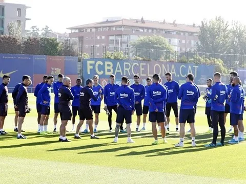Nôn nóng chiếm ngôi đầu, Barca từ chối hoãn trận Siêu kinh điển