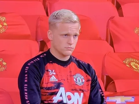 Donny van de Beek đã tự làm khó mình ở M.U