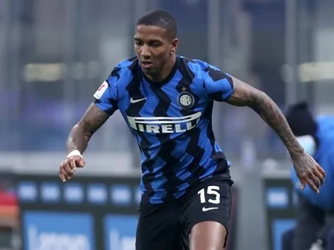 Xác nhận: Ashley Young đàm phán trở lại Premier League